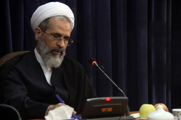 آیت الله شرعی خدمات شایانی به انقلاب، مردم و حوزه های علمیه کرد