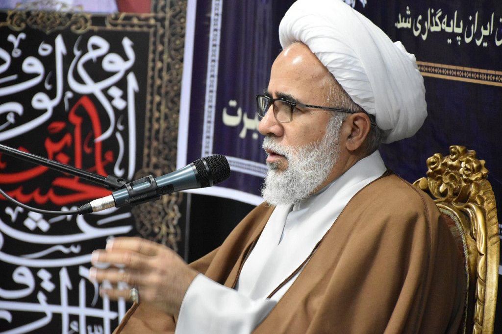 قائم مقام مدیر حوزه های علمیه در جمع طلاب : فکر خطرناک جدایی دین از سیاست حوزه قم و نجف را تهدید می‌کند/ اگر روحانیت مراقب نباشد انقلاب منحرف می شود