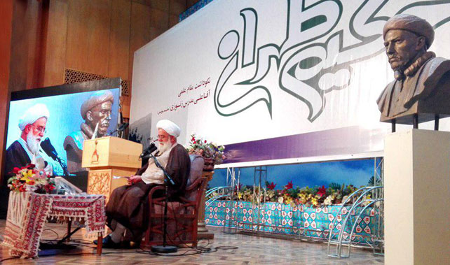 انقلاب اسلامی ایران انفجار نور بود و مجمع عالی حکمت از برکات آن است