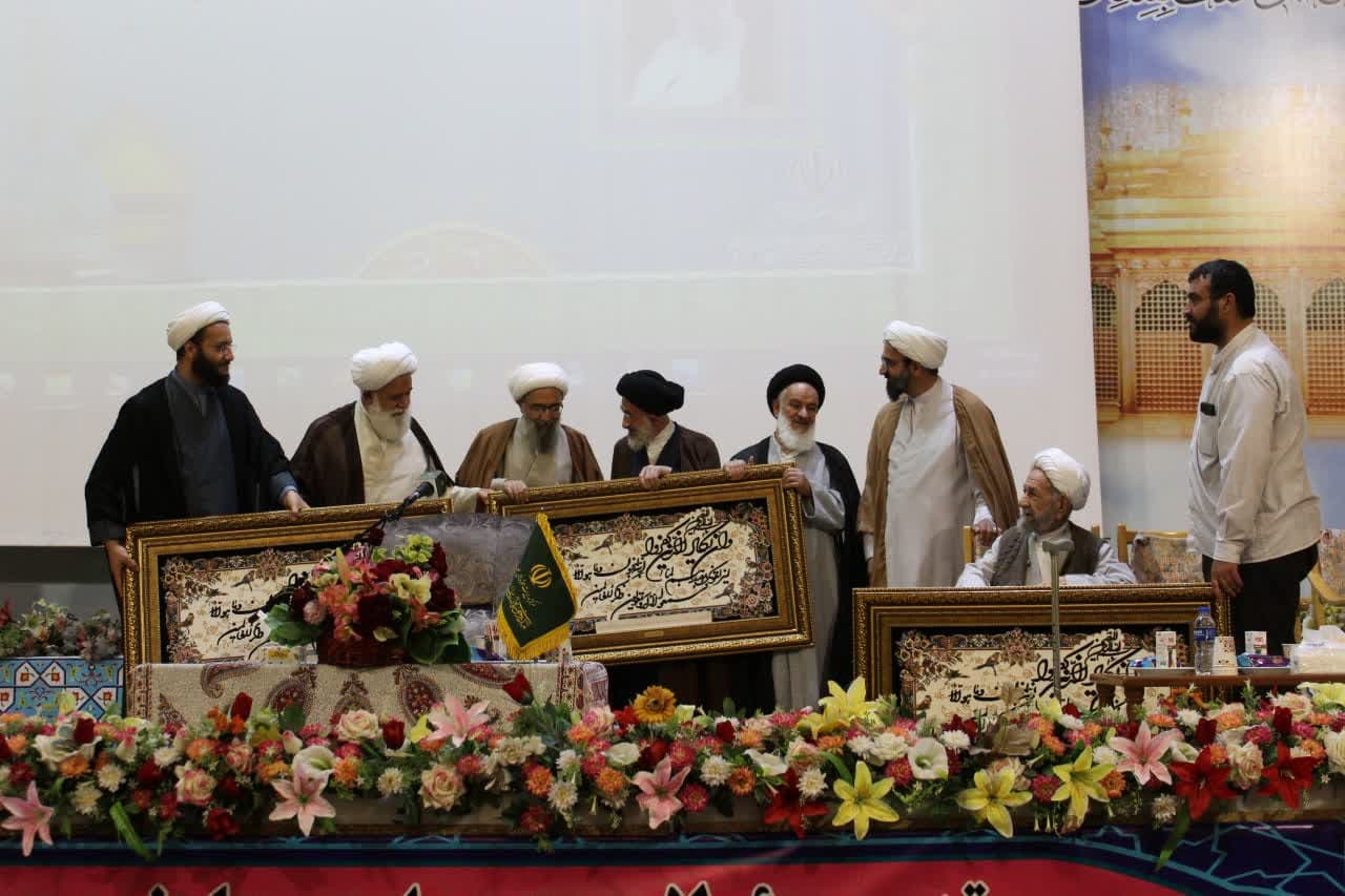 مراسم بزرگداشت مقام معلم و استاد در جوار آستان مقدس حضرت عبدالعظیم حسنی برگزار گردید.